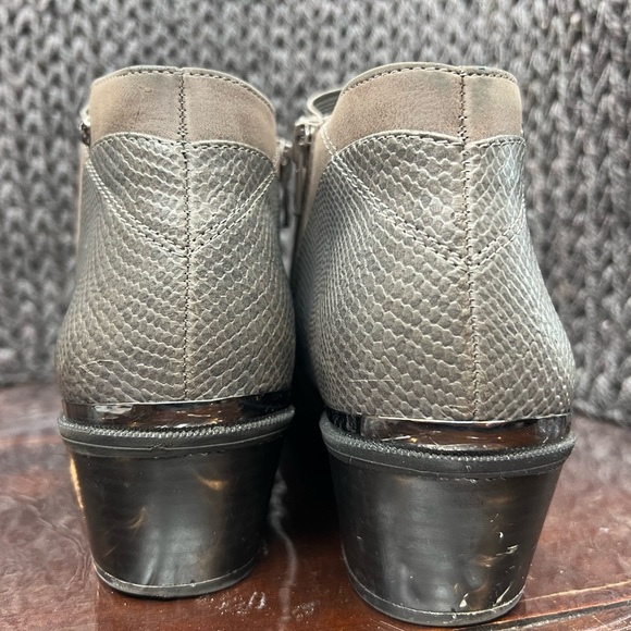 300. Simply Vera Vera Wang Skylark Women's Ankle Boots 10M - Picture 6 of 7